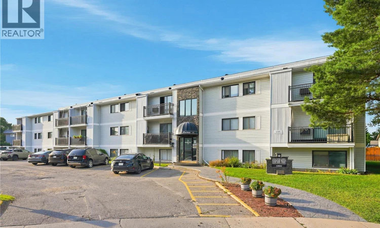 303-258 Pinehouse Place
