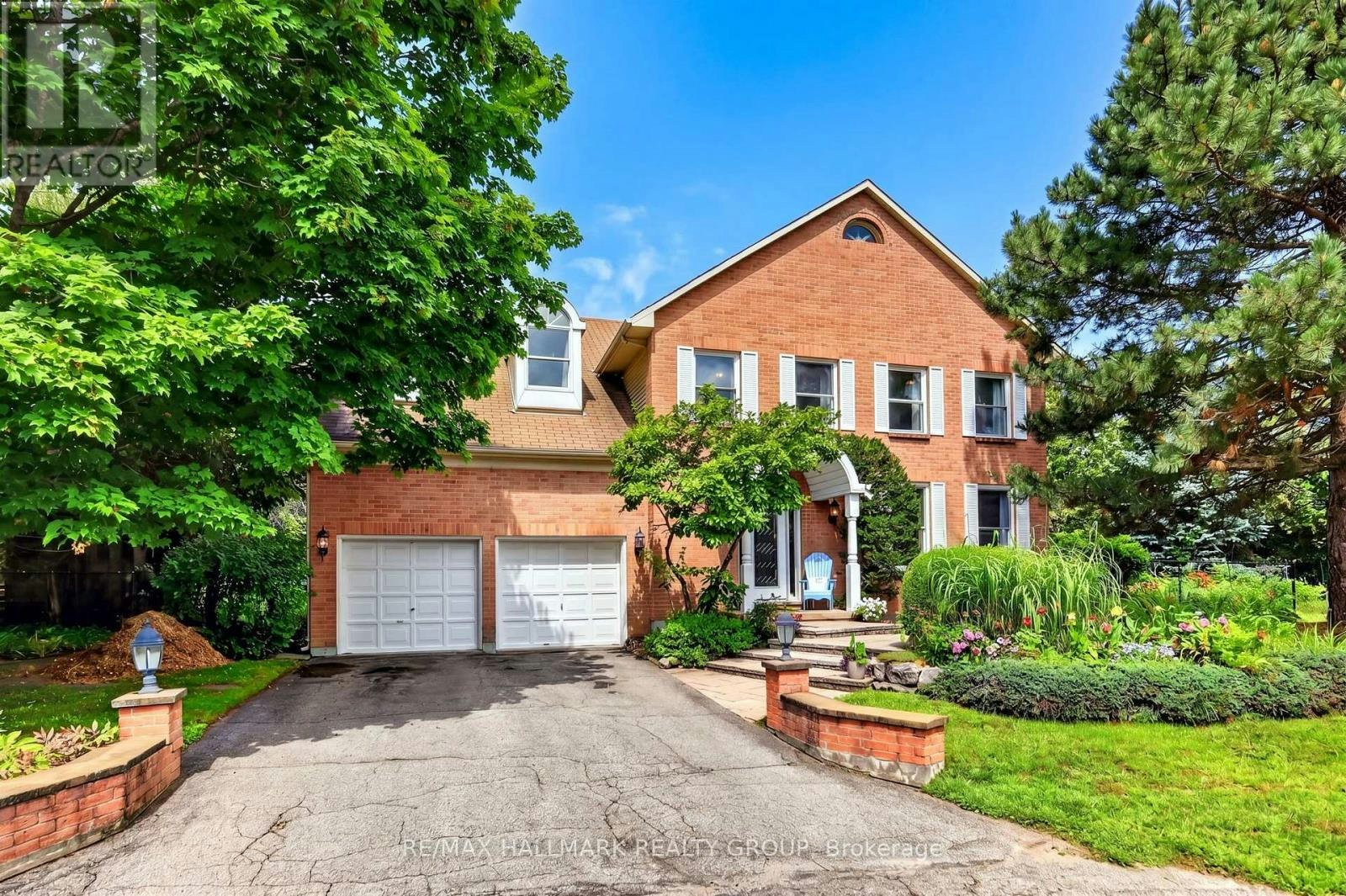 9 Kintail Court, Ottawa, ON, K2S 1G8