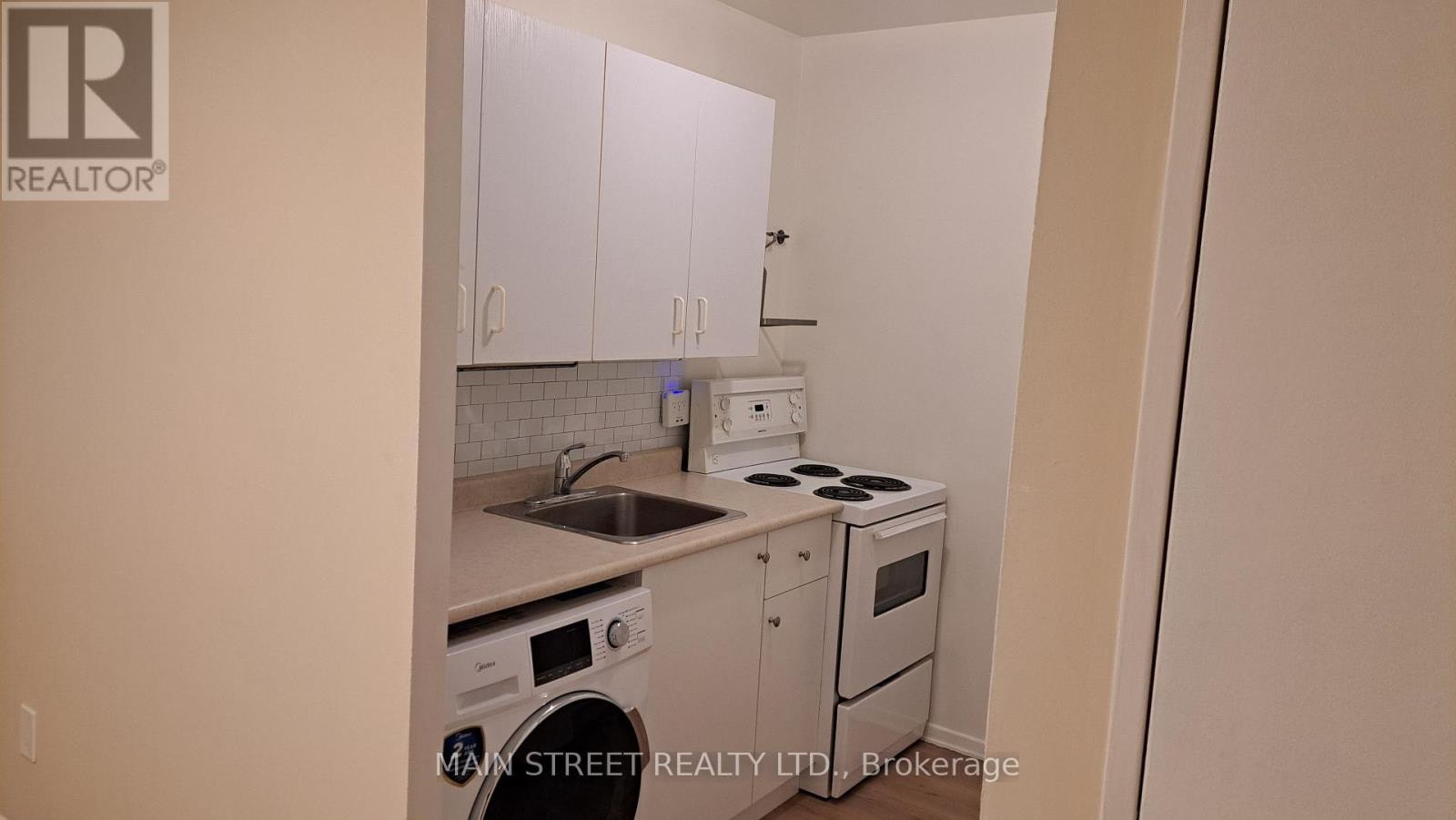 4-2588A Yonge Street, Toronto, ON, M4P 2J3 - 9