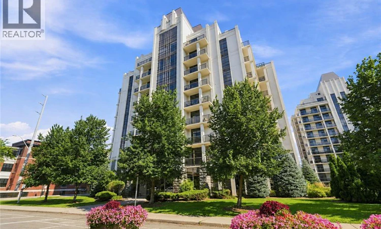 201-90 Charlton Avenue W