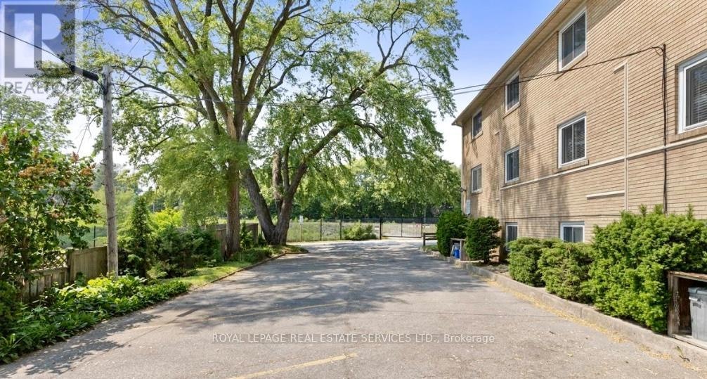 2-50 Peter Street, Mississauga, ON, L5H 2G8