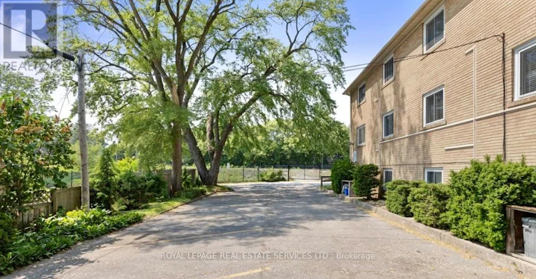 2-50 Peter Street, Mississauga, ON, L5H 2G8