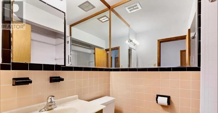 2-50 Peter Street, Mississauga, ON, L5H 2G8 - 4