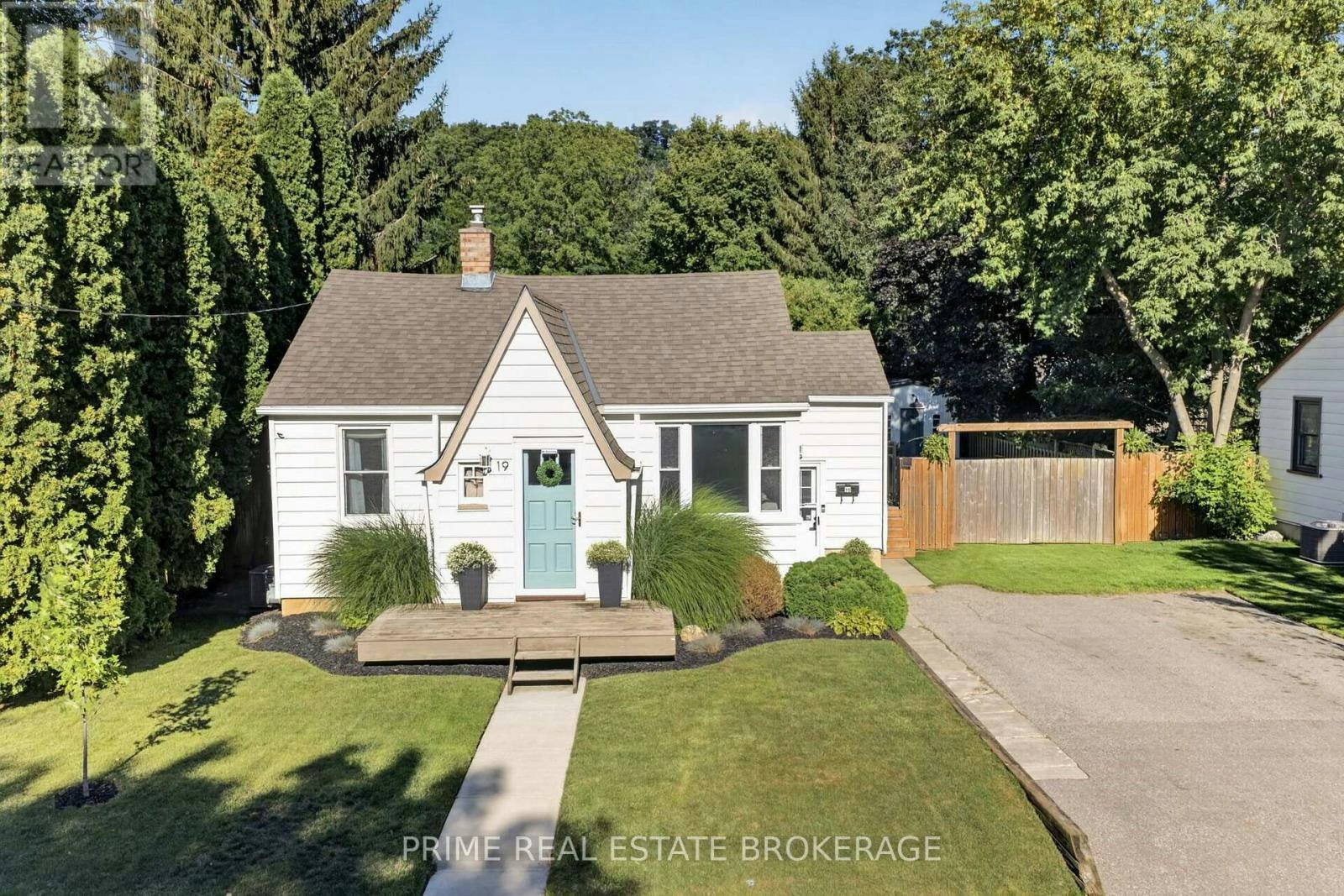 19 Garden Avenue, Komoka, ON, N0L 1E0
