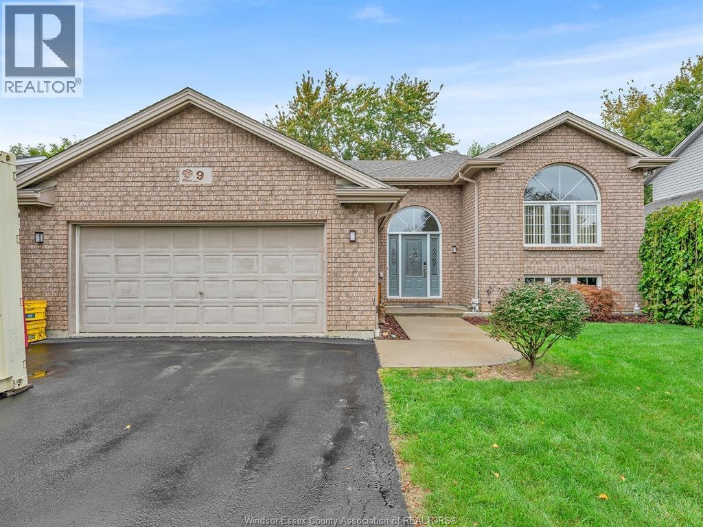 9 Lyle Street, Kingsville, ON, N0R 1B0