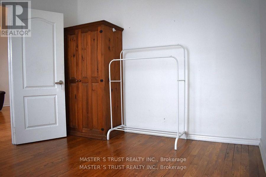 966 Dundas Street E, Toronto, ON, M4M 1R5 - 11