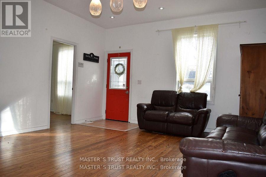966 Dundas Street E, Toronto, ON, M4M 1R5 - 10