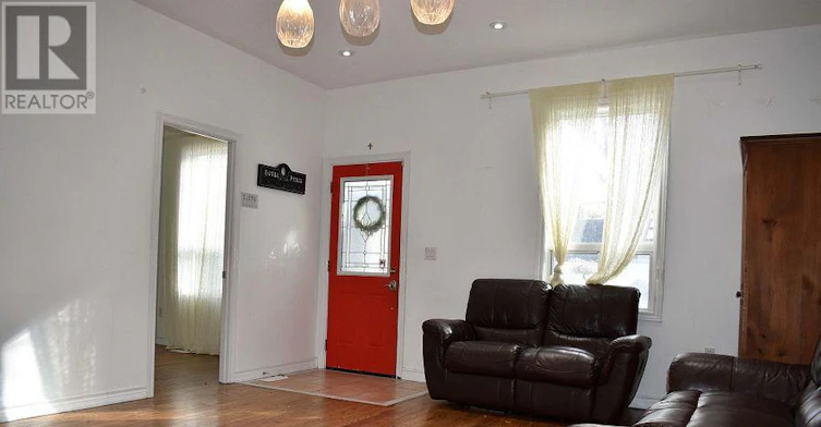 966 Dundas Street E, Toronto, ON, M4M 1R5 - 10