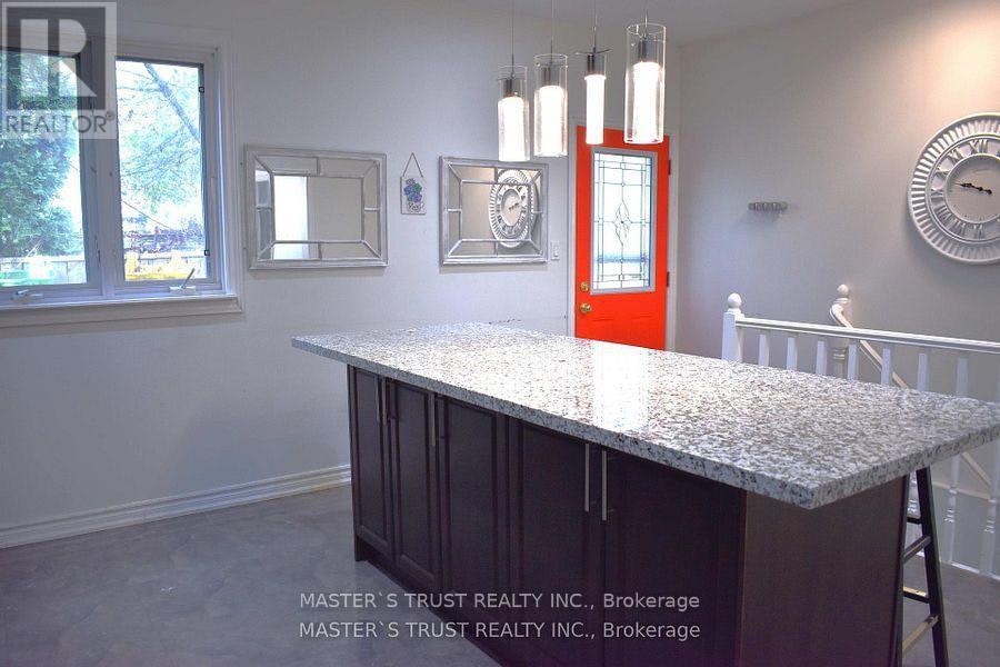 966 Dundas Street E, Toronto, ON, M4M 1R5 - 7