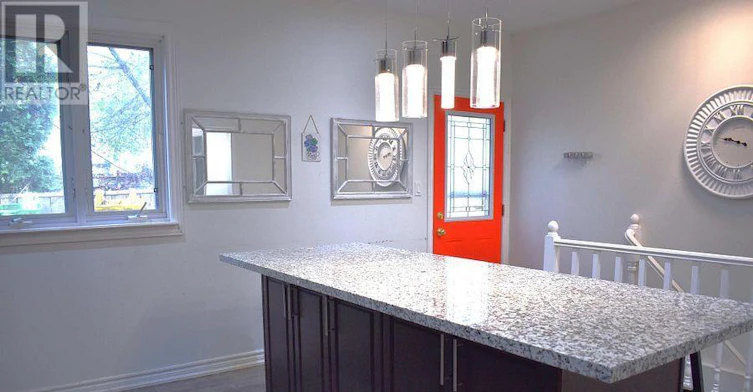 966 Dundas Street E, Toronto, ON, M4M 1R5 - 7