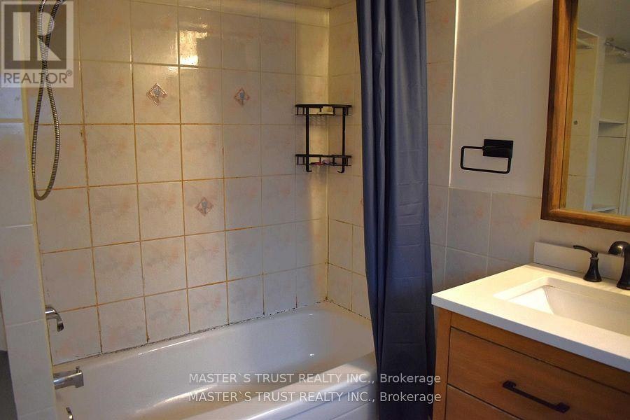 966 Dundas Street E, Toronto, ON, M4M 1R5 - 17