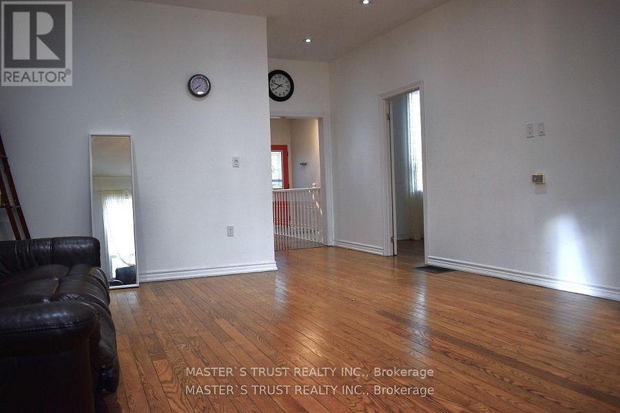 966 Dundas Street E, Toronto, ON, M4M 1R5 - 2