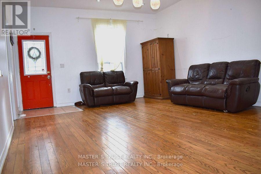 966 Dundas Street E, Toronto, ON, M4M 1R5 - 8