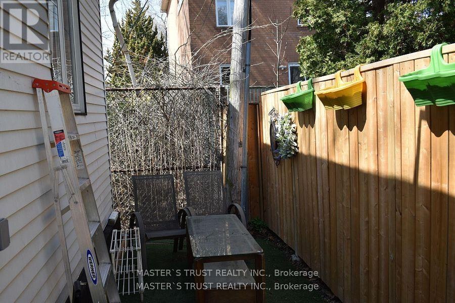 966 Dundas Street E, Toronto, ON, M4M 1R5 - 19