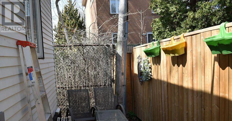 966 Dundas Street E, Toronto, ON, M4M 1R5 - 19