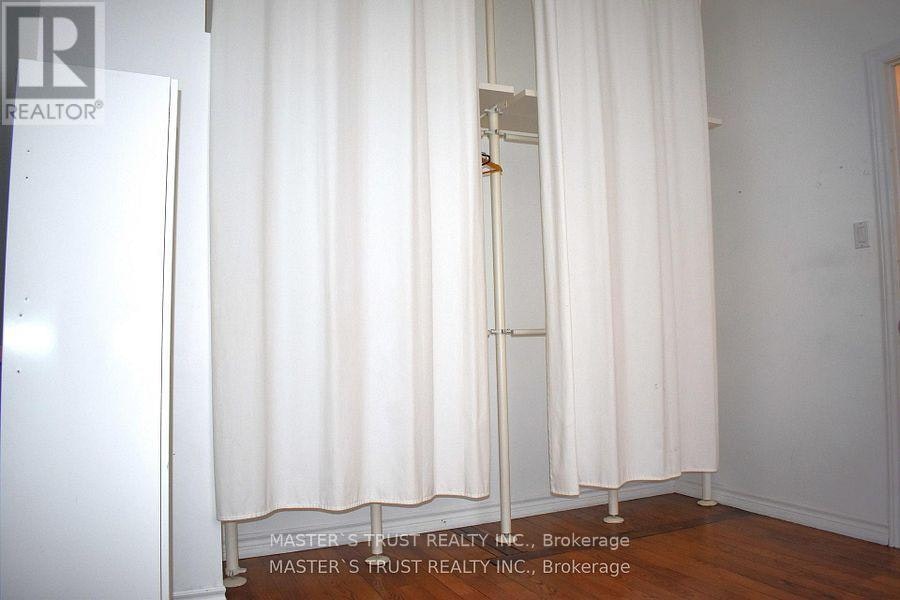 966 Dundas Street E, Toronto, ON, M4M 1R5 - 14
