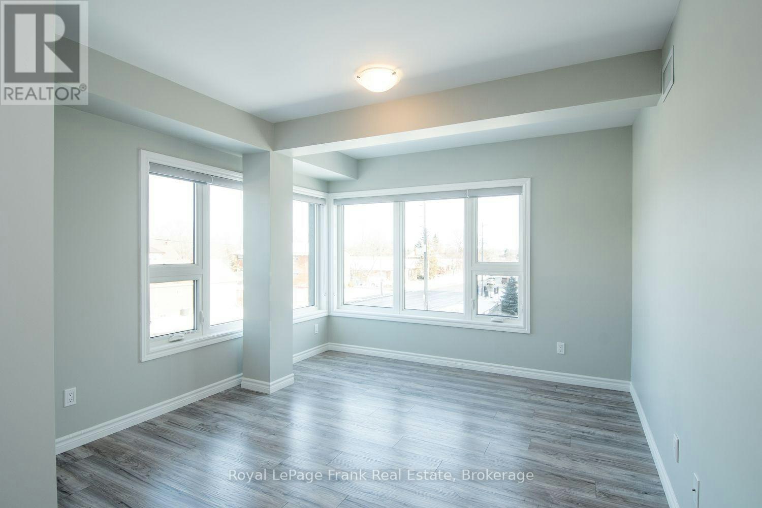302-143 Bloor Street W, Oshawa, ON, L1J 1P5 - 4