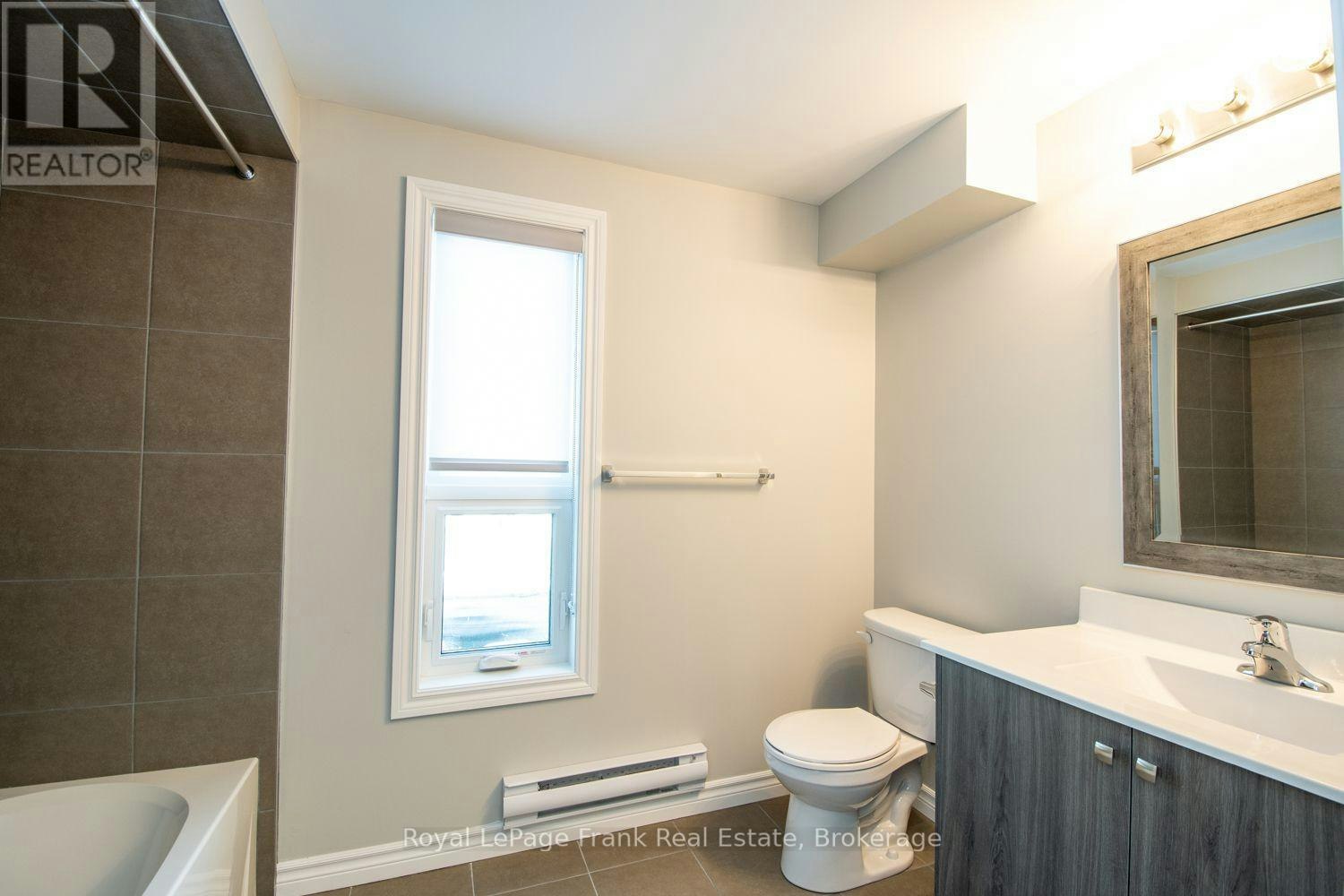 302-143 Bloor Street W, Oshawa, ON, L1J 1P5 - 7