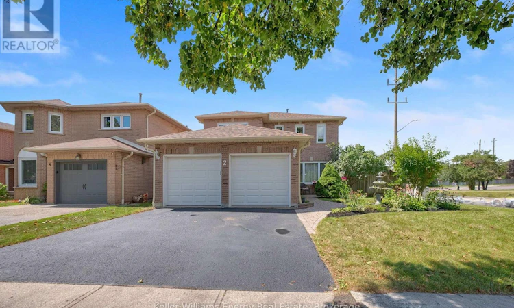 2 Murkar Crescent