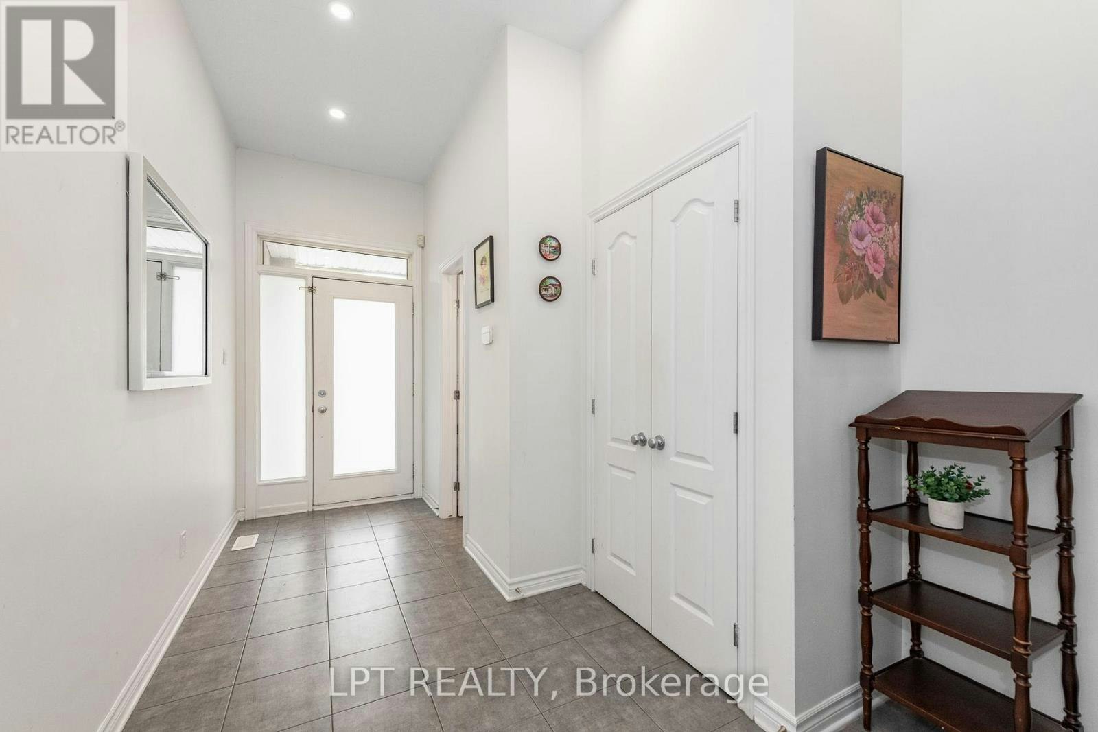 181 Manorwood Crescent, Ottawa, ON, K1T 3T8 - 4