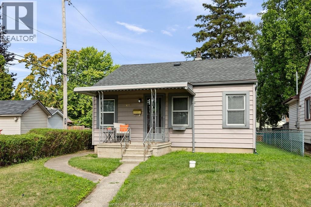 3672 Girardot, Windsor, ON, N9C 1W5