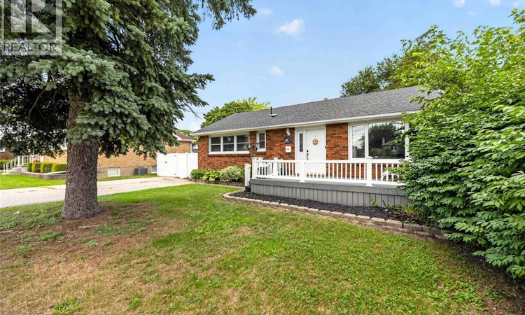1108 Errol Road East