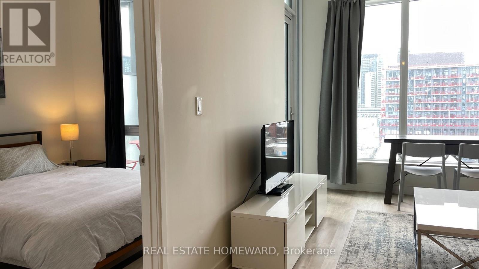 813W-27 Bathurst Street, Toronto, ON, M5V 0R1 - 2
