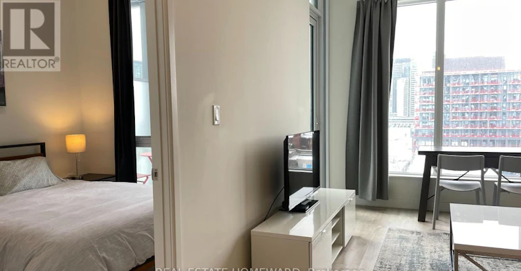813W-27 Bathurst Street, Toronto, ON, M5V 0R1 - 2