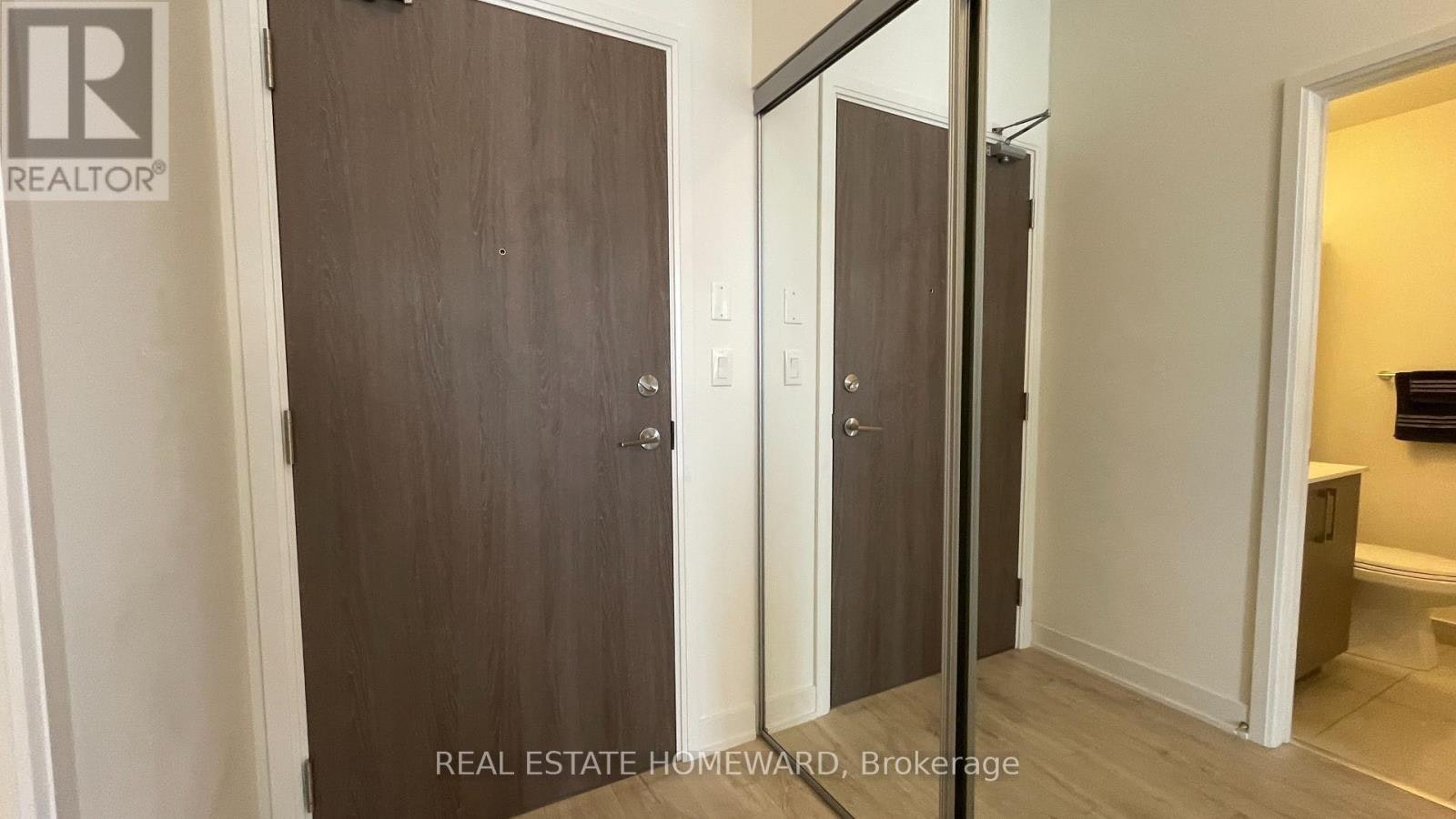 813W-27 Bathurst Street, Toronto, ON, M5V 0R1 - 4