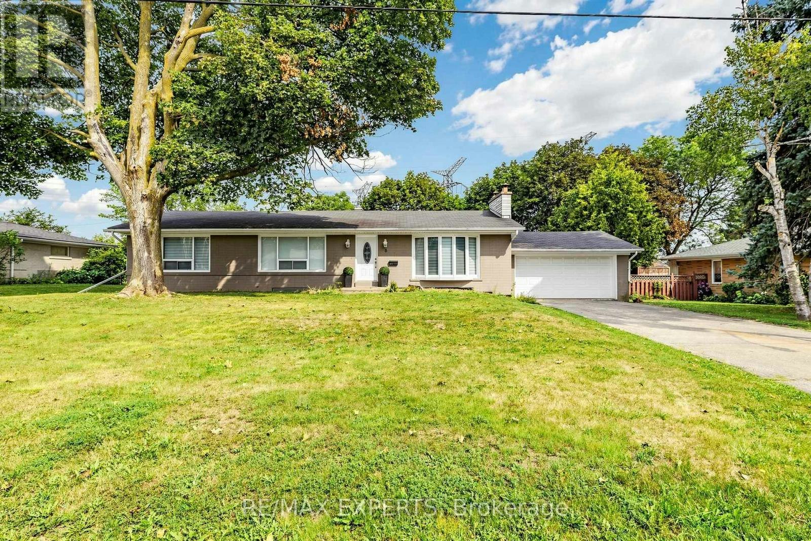 8 Longbridge Road, Vaughan, ON, L4J 1L5