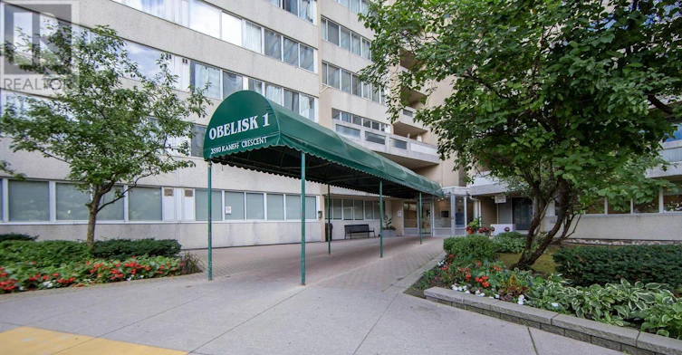 609-3590 Kaneff Crescent, Mississauga, ON, L5A 3X3 - 3