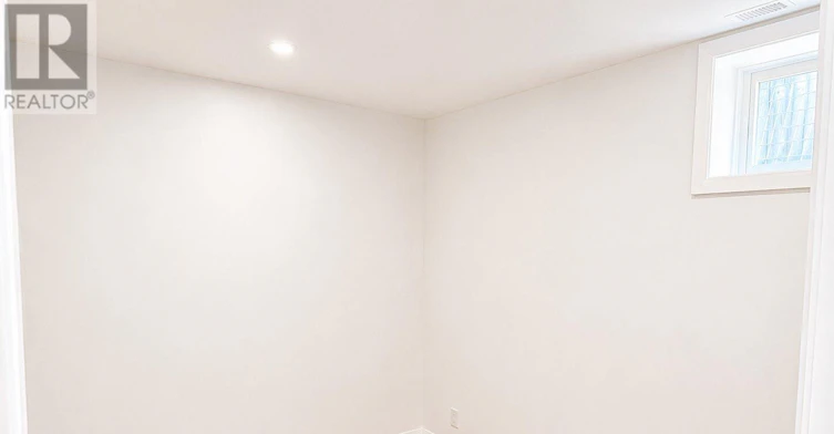 1 GS-17 White Avenue, Toronto, ON, M6N 1S7 - 10