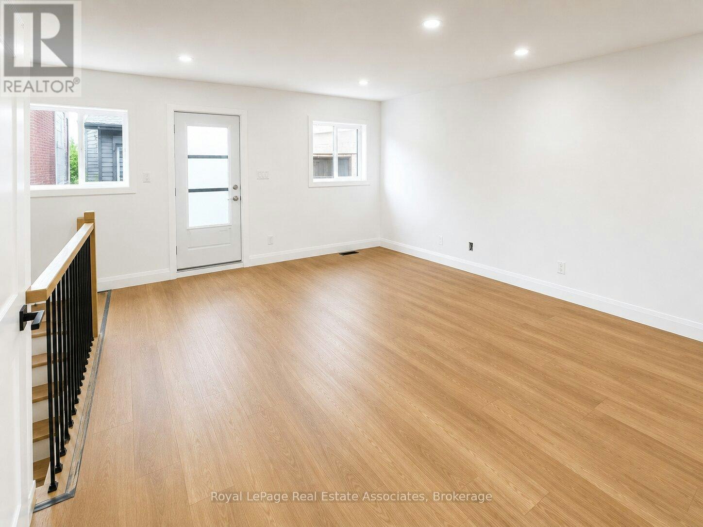 1 GS-17 White Avenue, Toronto, ON, M6N 1S7 - 3