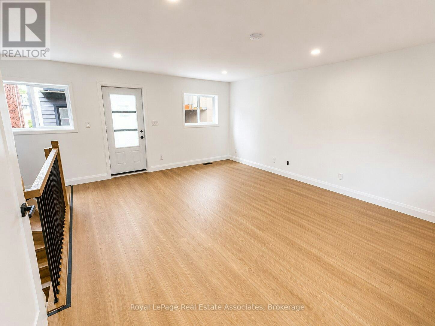 1 GS-17 White Avenue, Toronto, ON, M6N 1S7 - 4