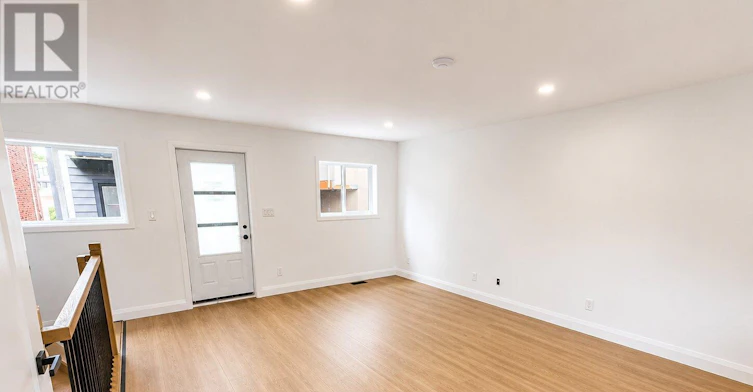 1 GS-17 White Avenue, Toronto, ON, M6N 1S7 - 4