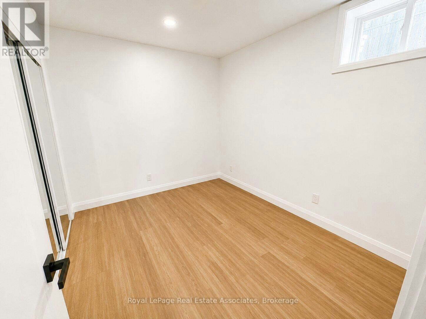 1 GS-17 White Avenue, Toronto, ON, M6N 1S7 - 7