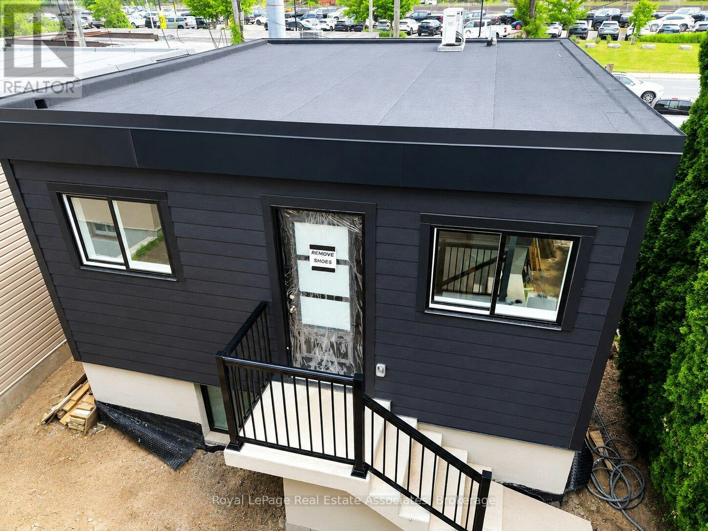 1 GS-17 White Avenue, Toronto, ON, M6N 1S7 - 11