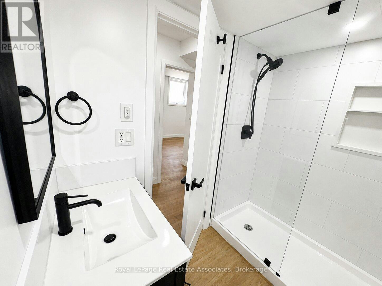1 GS-17 White Avenue, Toronto, ON, M6N 1S7 - 5