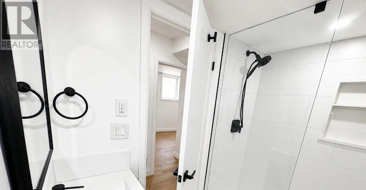 1 GS-17 White Avenue, Toronto, ON, M6N 1S7 - 5