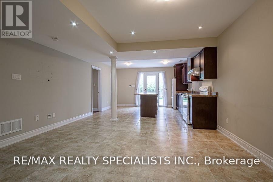 LOWER-5768 Whitehorn Avenue, Mississauga, ON, L5V 1W1 - 5
