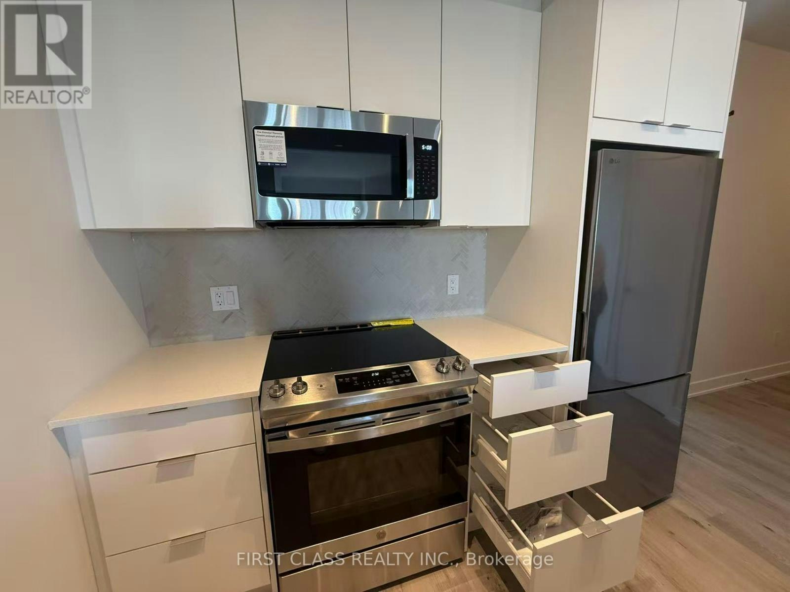 908-430 Square One Drive, Mississauga, ON, L5B 0L6 - 4