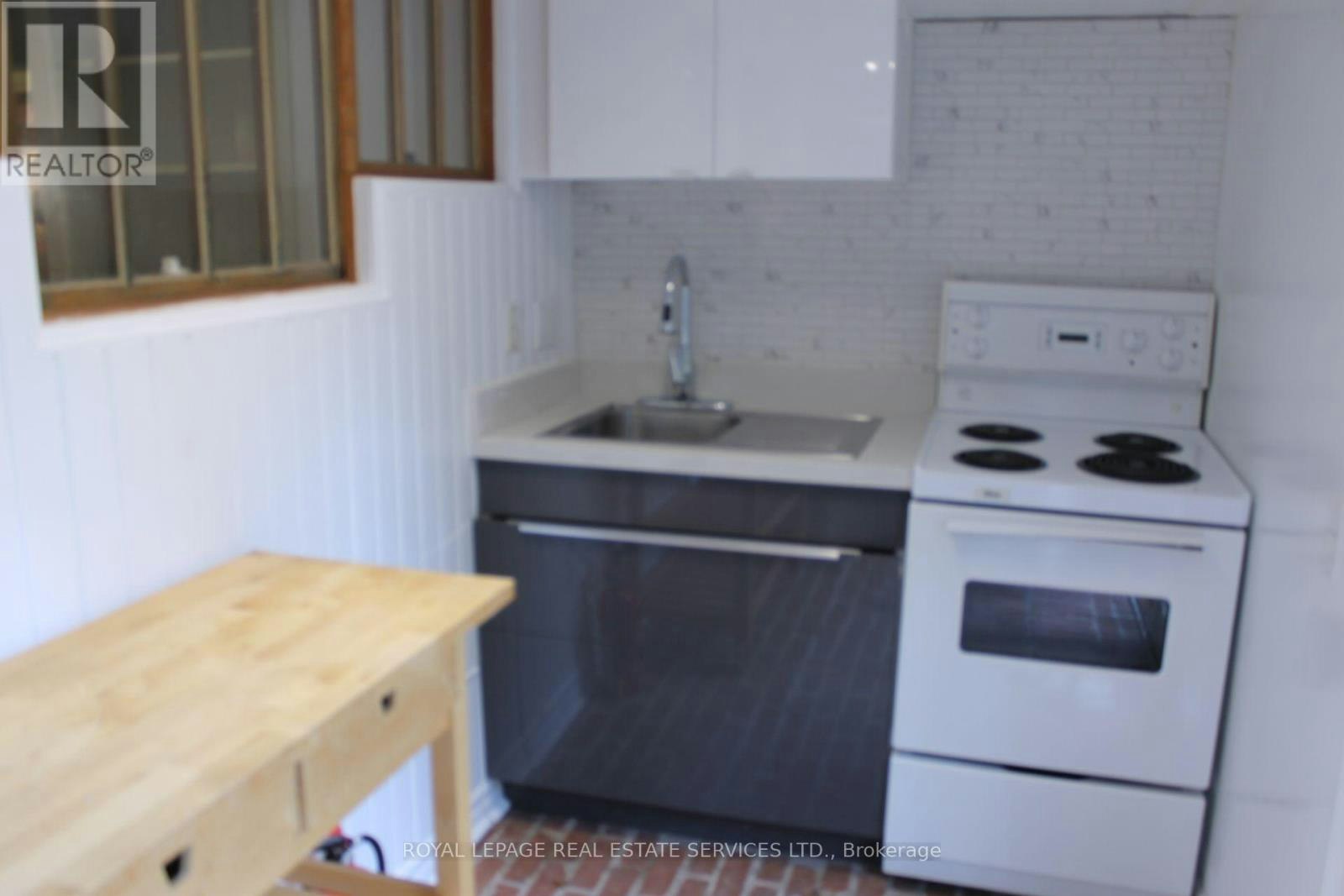 LOWER L-82 Galley Avenue, Toronto, ON, M6R 1H1 - 12