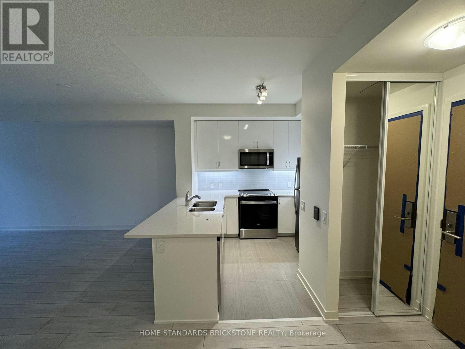 1709-4955 Yonge Street, Toronto, ON, M2N 5N6 - 2