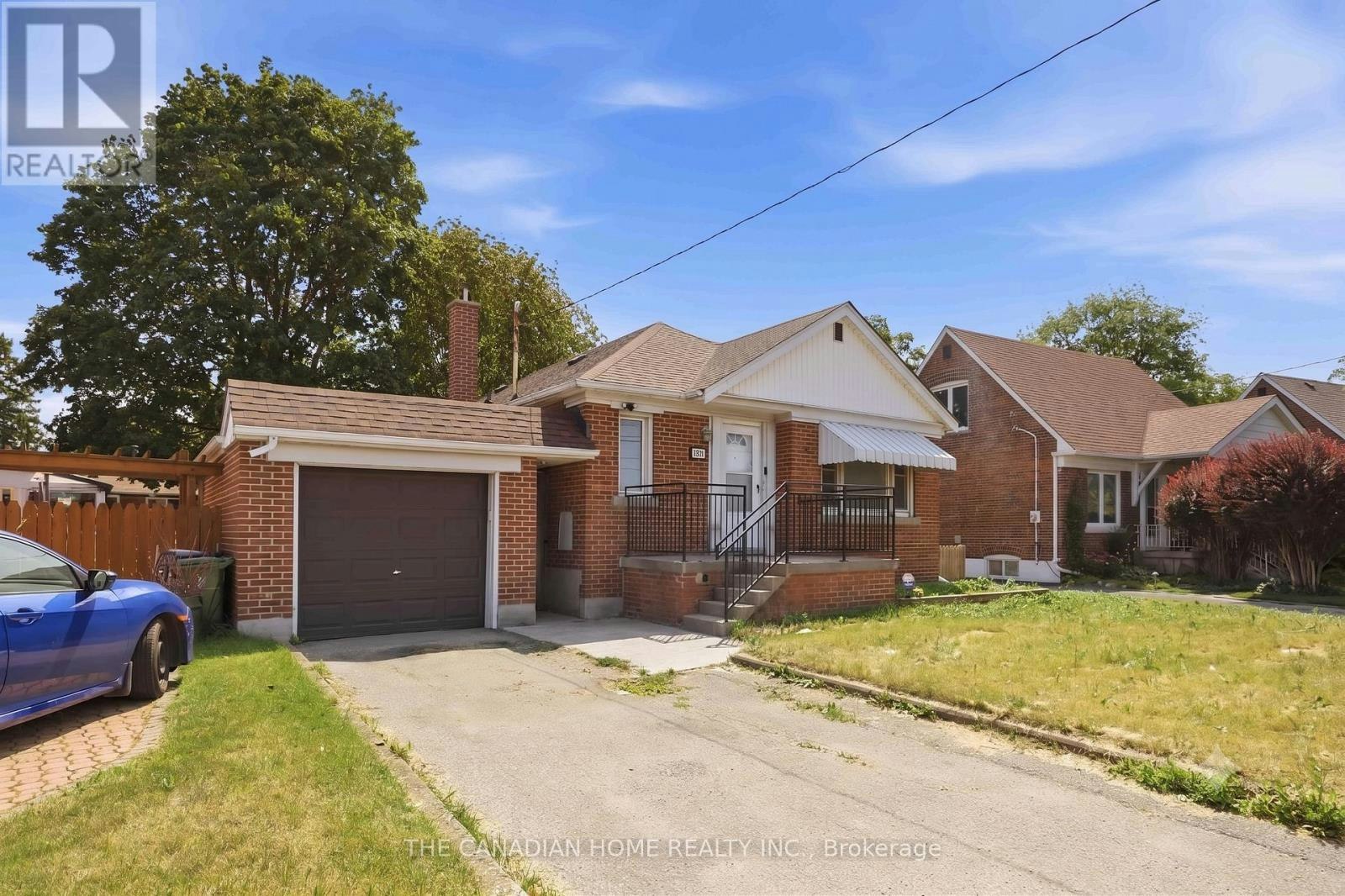 1373 Pharmacy Avenue, Toronto, ON, M1R 2J6