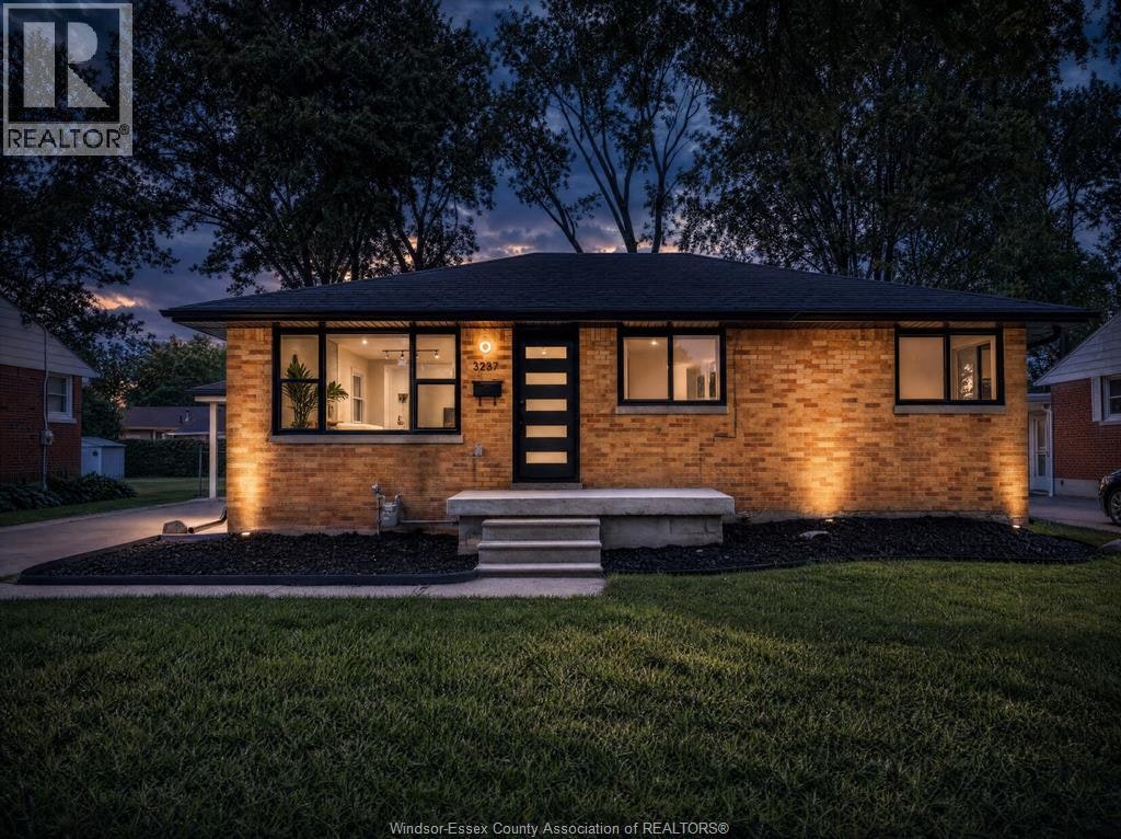 3237 Mckay Avenue, Windsor, ON, N9E 2R6