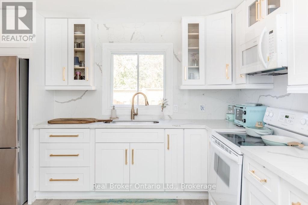 7 Oliver Drive, Tiny, ON, L0L 2J0 - 5