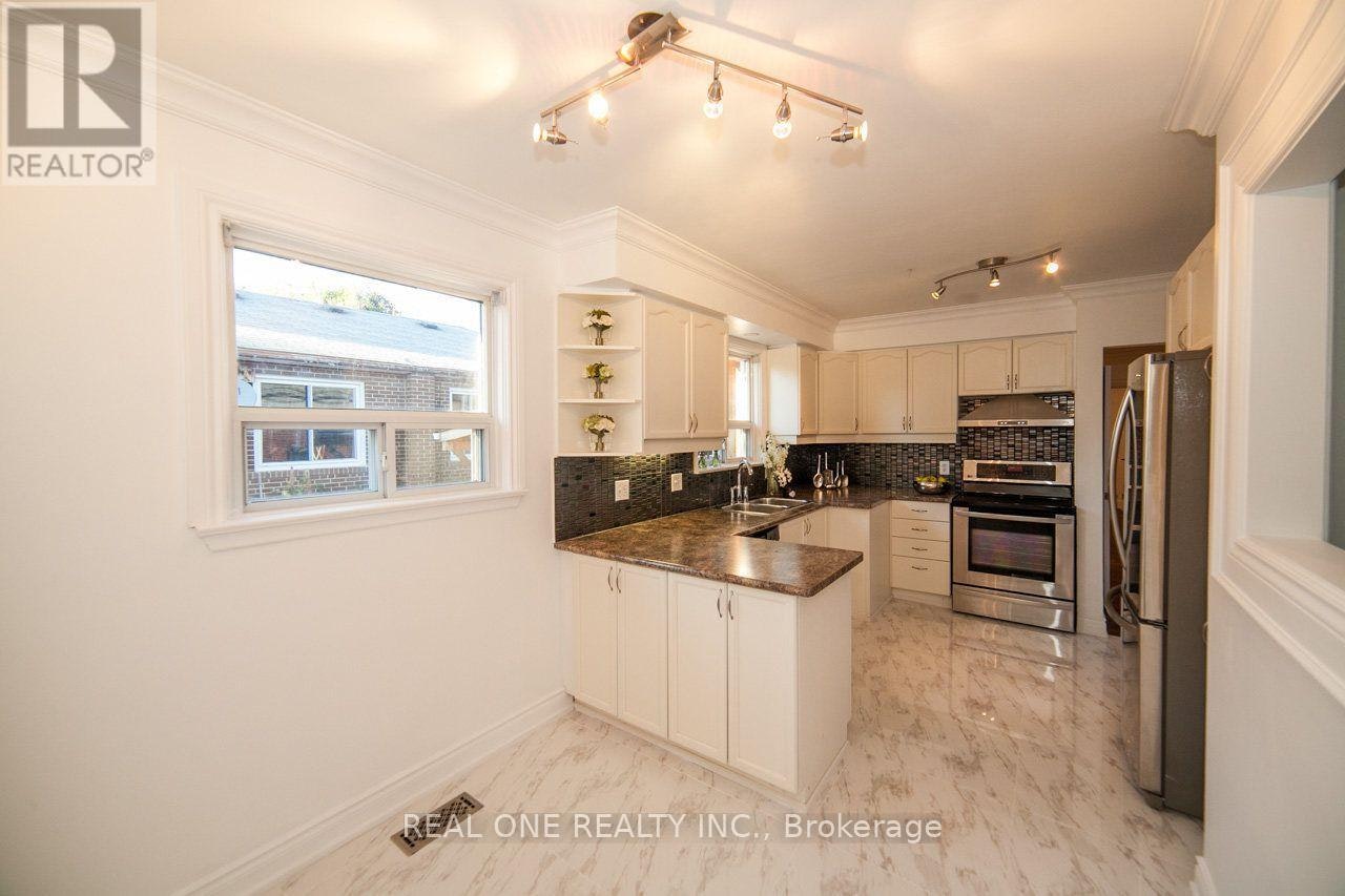 375 Neal Drive, Richmond Hill, ON, L4C 3L6 - 12