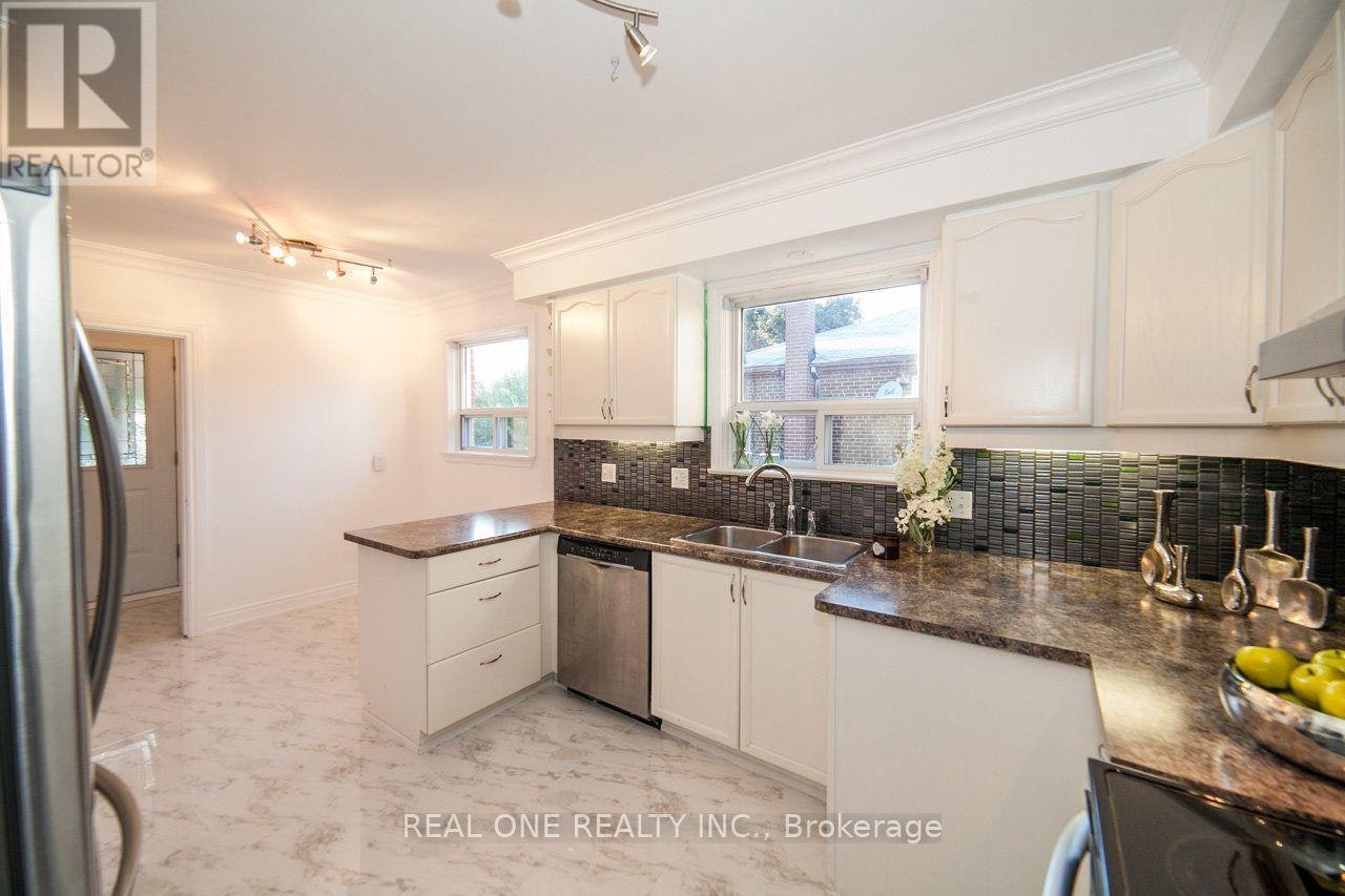 375 Neal Drive, Richmond Hill, ON, L4C 3L6 - 11