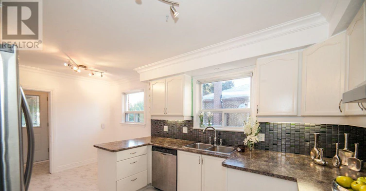 375 Neal Drive, Richmond Hill, ON, L4C 3L6 - 11