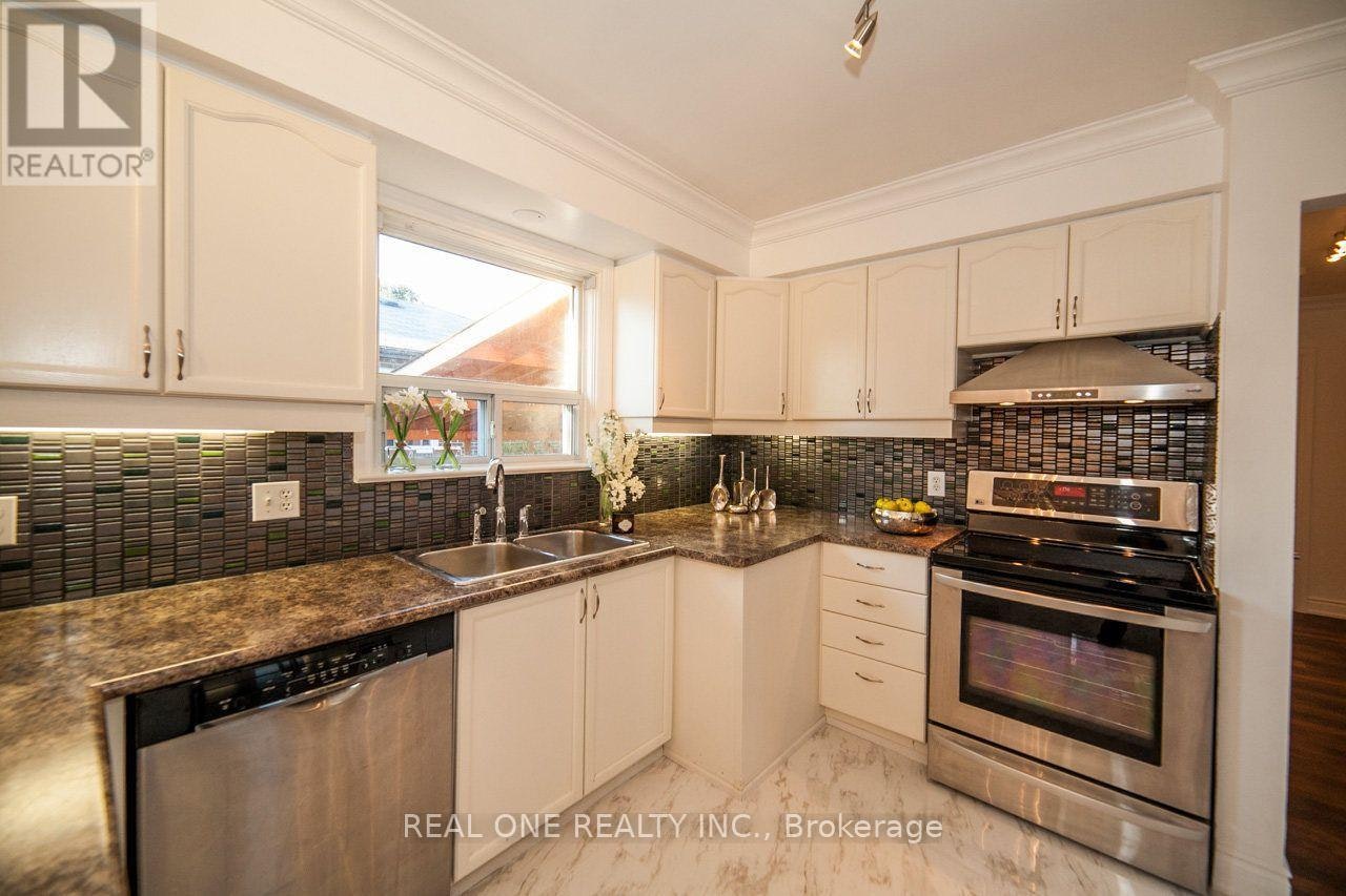375 Neal Drive, Richmond Hill, ON, L4C 3L6 - 2